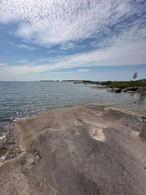 Eget Hus Med Badtunna I Skaergardsmiljoe Villa Kristinehamn Exteriör bild