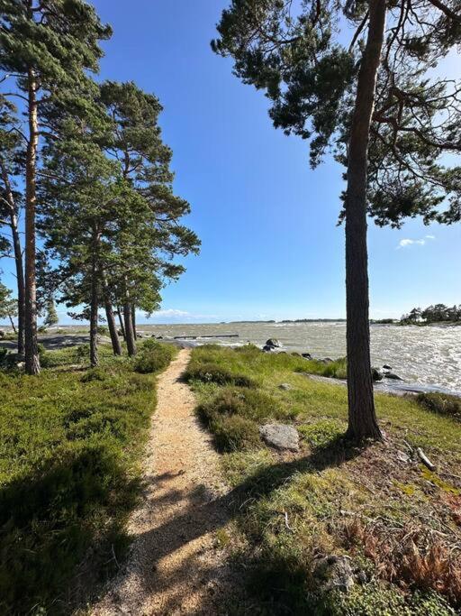 Eget Hus Med Badtunna I Skaergardsmiljoe Villa Kristinehamn Exteriör bild